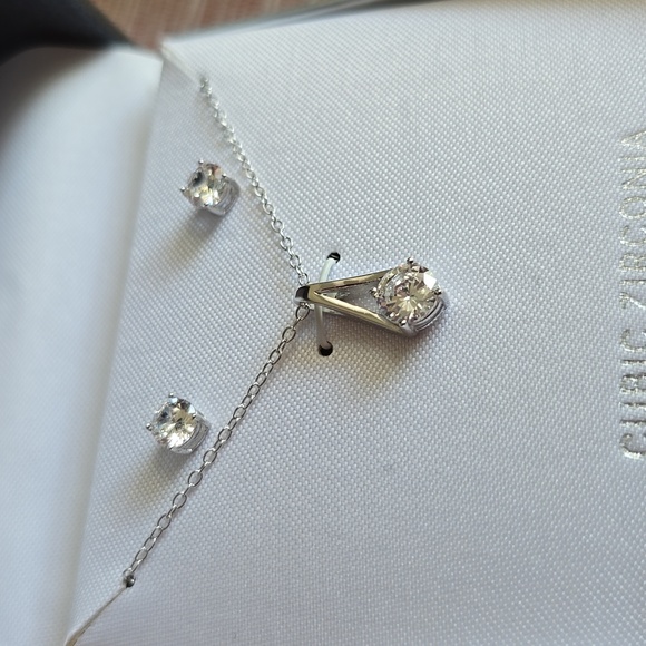 PRIMROSE BEAUTIFUL CUBIC ZIRCONIA STERLING SILVER NECKLACE AND MATCHING EARRINGS - Picture 3 of 8